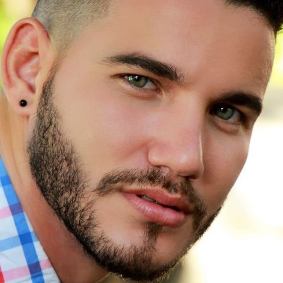 Meet your Posher, Carlos - Picture 1 of 1